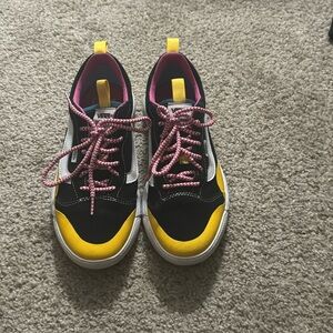 Black multicolored Vans MTE Ultrarange size 10 in women’s